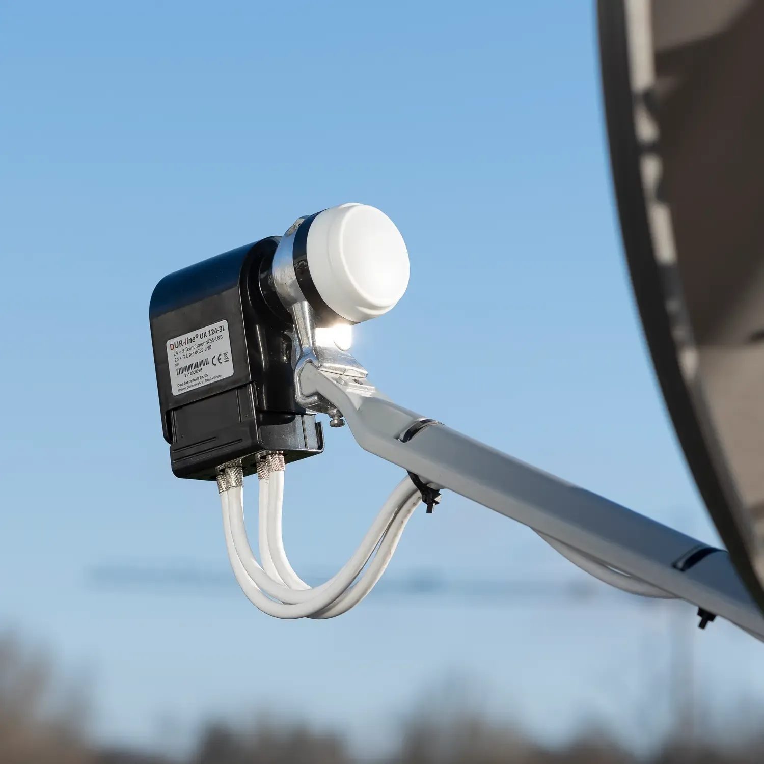DUR-line UK 124-3L dCSS Unicable LNB – Anwendungsbeispiel an der Satellitenschüssel